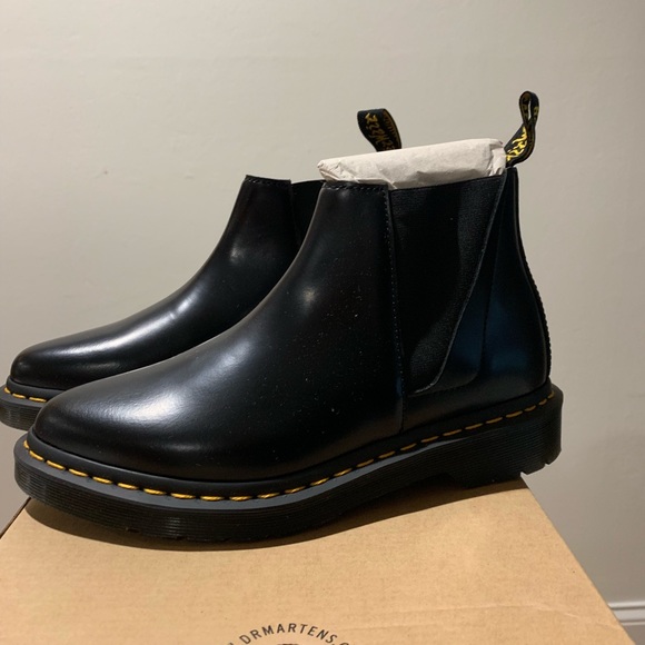 dr martens chelsea boots bianca